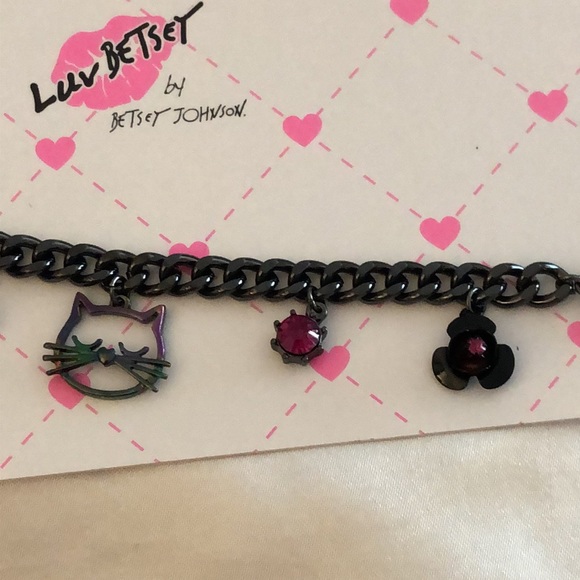 Betsey Johnson Gun Metal Tone Curb Link Cat & Flower Charm Bracelet NWT - Picture 16 of 16